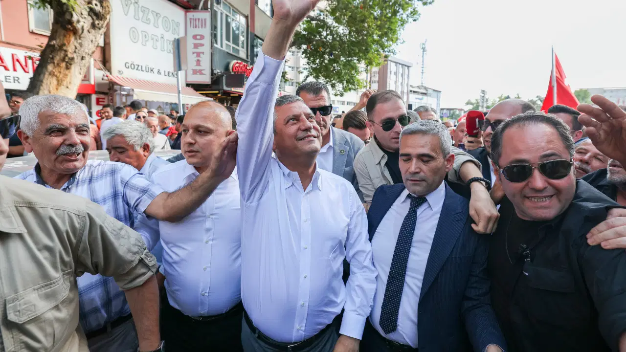 CHP'de İstifa Depremi: Özgür Özel Yeni Parti Kurma Yolunda