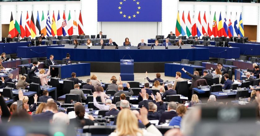 Ara |  Sağcı popülistler ilk kez Avrupa Parlamentosu'nun kontrolünü ele geçirebildi
