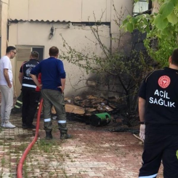 Geri dönüştürülmüş karton deposunda korkutan yangın – Son Dakika Türkiye Haberleri