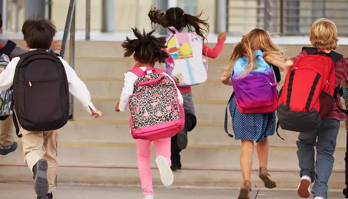 Bir okul çantası satın almadan önce, bunlara dikkat edin: uzmandan ebeveynlere eleştirel bildirimler! Öğrenci okul çantası omurgayı tehdit ediyor …