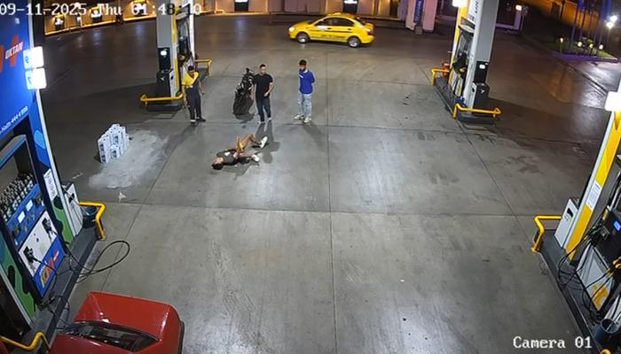 Bir yumrukla tartışan kişiyi hastaneye kaldırdı