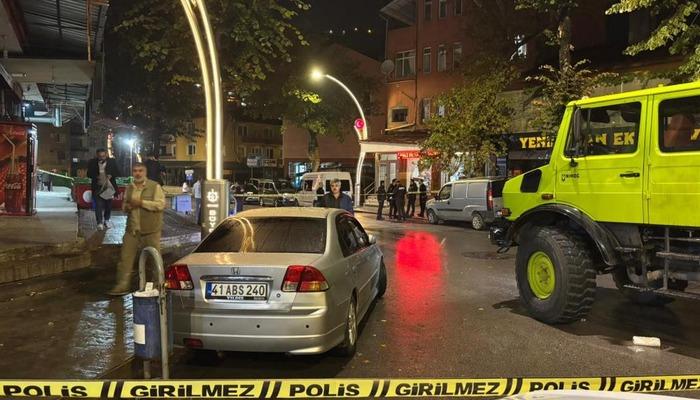 Kameralar tarafından alınan yolun ortasında cinayet: Jilet ile bozukluklara neden olan kişi silahla vuruldu