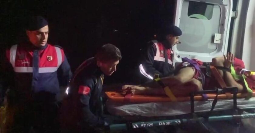 Yürüyüş yaparken uçurumdan düşen iki Ukraynalı turist kurtarıldı