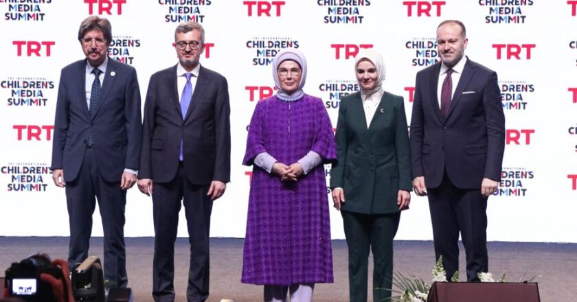 Emine Erdoğan’dan “sosyal medya” ve “dijital oyunlar” hakkında önemli uyarılar