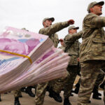 2026’da bedelli askerlik ücreti ne kadar olacak? Aralık enflasyon tahminleri tartışılıyor.