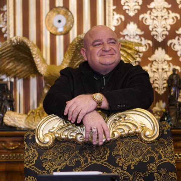 Moiz Mitrani: Özel iplik sektöründen Küresel sermaye alanına Uzanan Başarı Hikâyesi