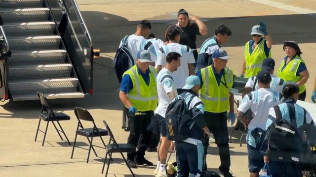 Lionel Messi’nin dedektörle arandığı anlar!